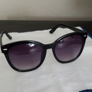 Super cute black sunglasses